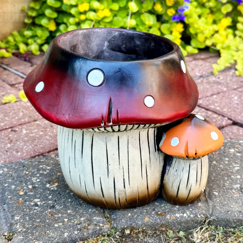 Darthome Colourful Toadstool Cement Planter 16x21x18cm