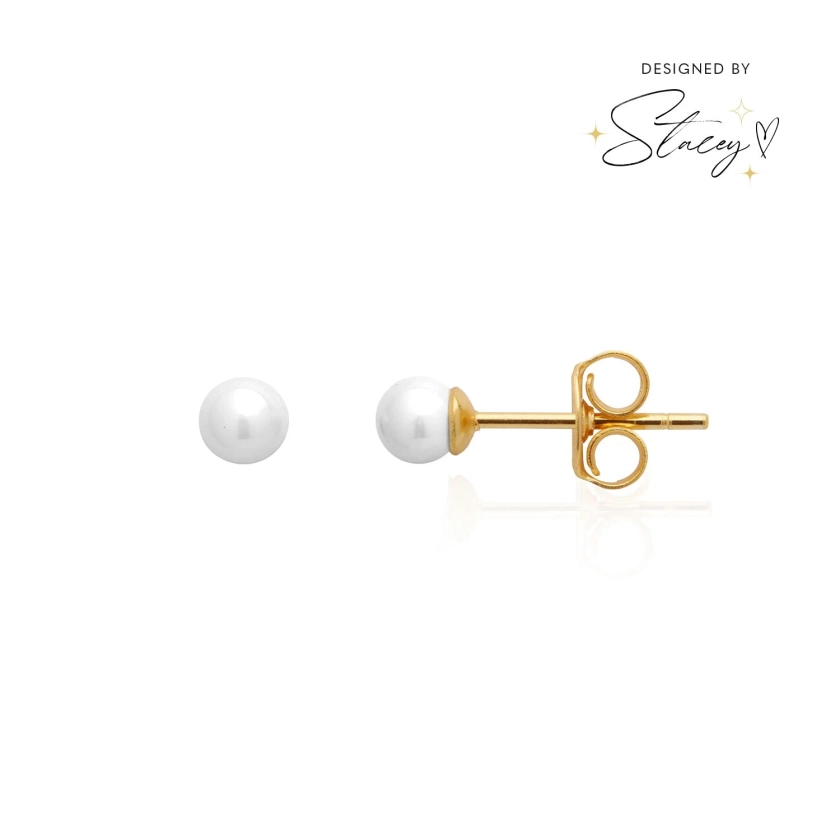 Sterling Silver Pearl Stud Earrings (Gold)