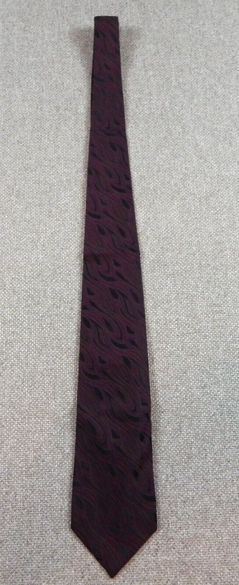 Gucci Tie 100% Silk Burgundy Black Made in Italy Vintage Designer Neck Tie