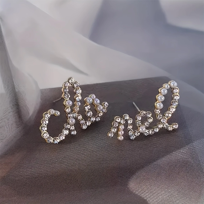 Creative Love Letter Design Stud Earrings Zinc Alloy Jewelry Vintage Elegant Style Trendy Female Dating Ear Accessories