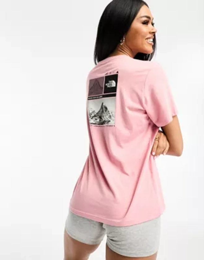 The North Face - Foundation - T-shirt à imprimé graphique au dos - Rose | ASOS