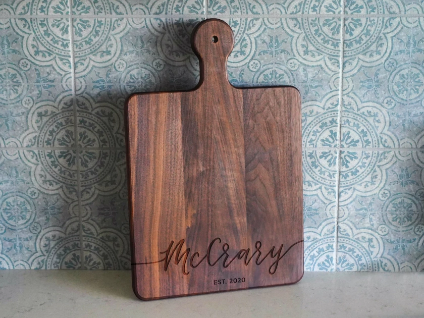 Charcuterie Board Personalized Mother's Day Gift for Couple With Handle Monogrammed Cheese Board Engagement Gift Bridal Shower Gift 001 - Etsy