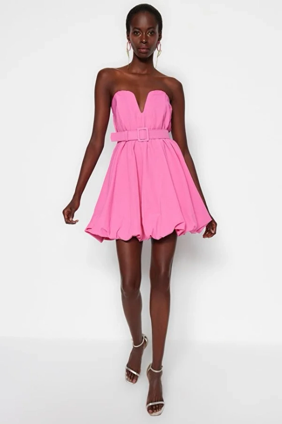Trendyol Collection Růžová balonová sukně, pásek a detailní popelín elegantní večerní šaty TPRSS23EL00576 - Trendyol