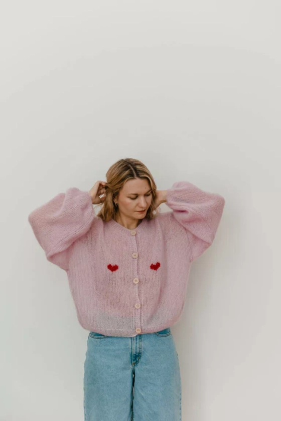 Love Sweater- kardigan z haftowanymi sercami - Szydłownia