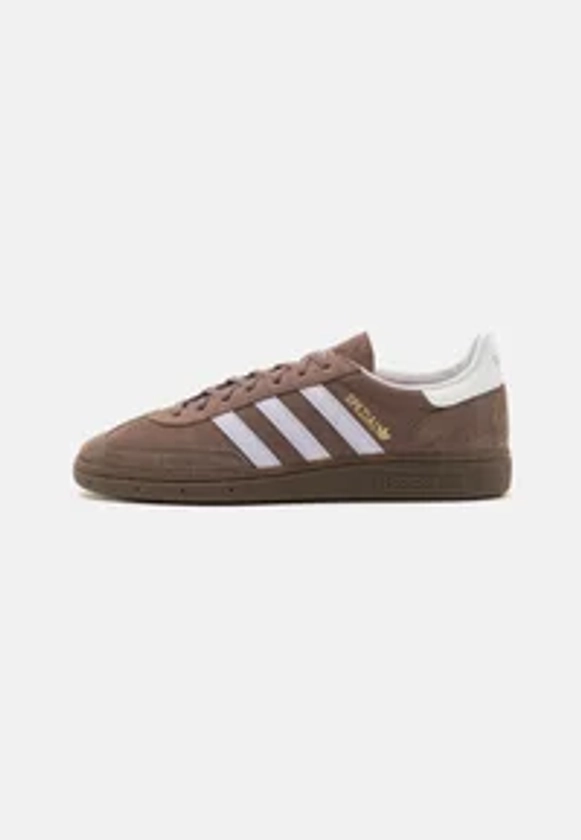 adidas Originals HANDBALL SPEZIAL UNISEX - Baskets basses - earth strata/silver dawn/crystal white/marron - ZALANDO.FR