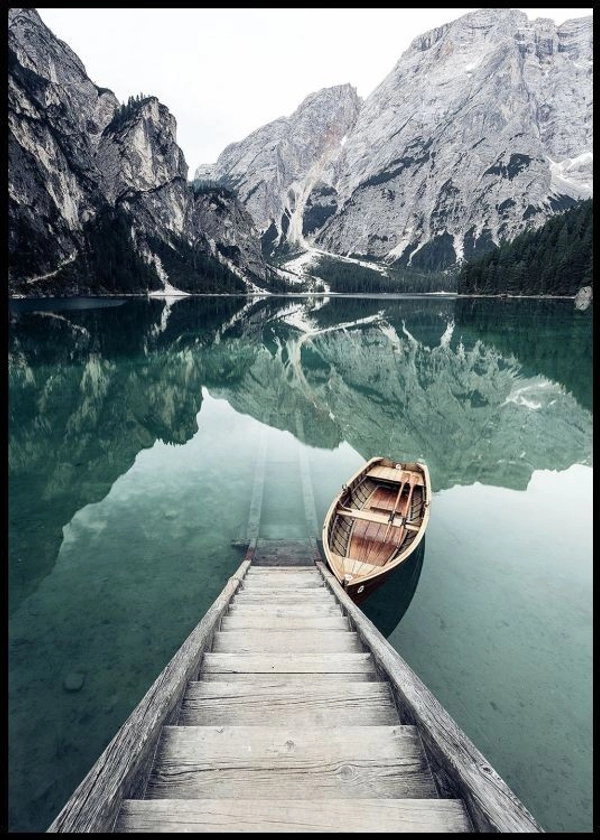 Boat in the lake. Affiche