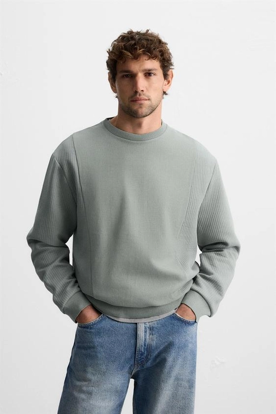 PADDED TEXTURED SWEATSHIRT