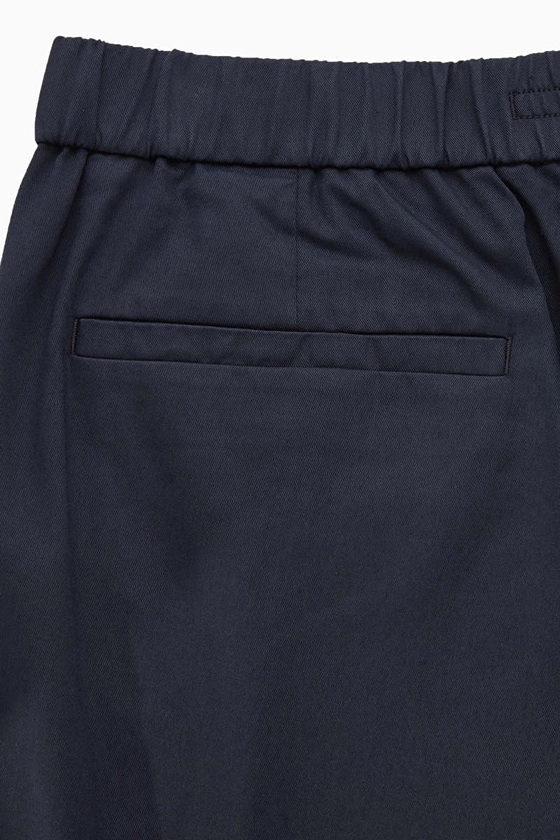 ELASTICATED TAPERED TWILL TROUSERS - Navy - COS
