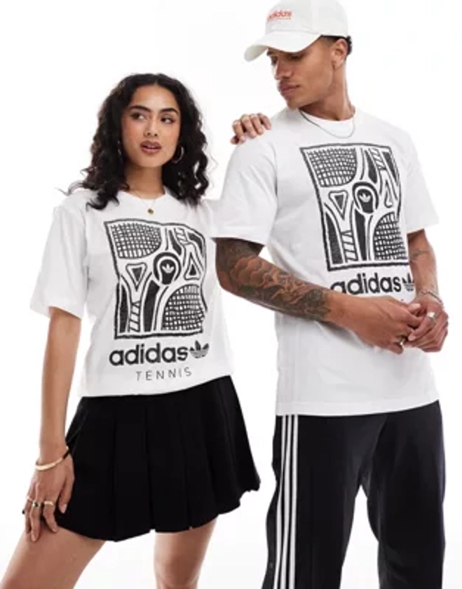 adidas Originals - T-shirt unisexe à imprimé Tennis - Blanc | ASOS