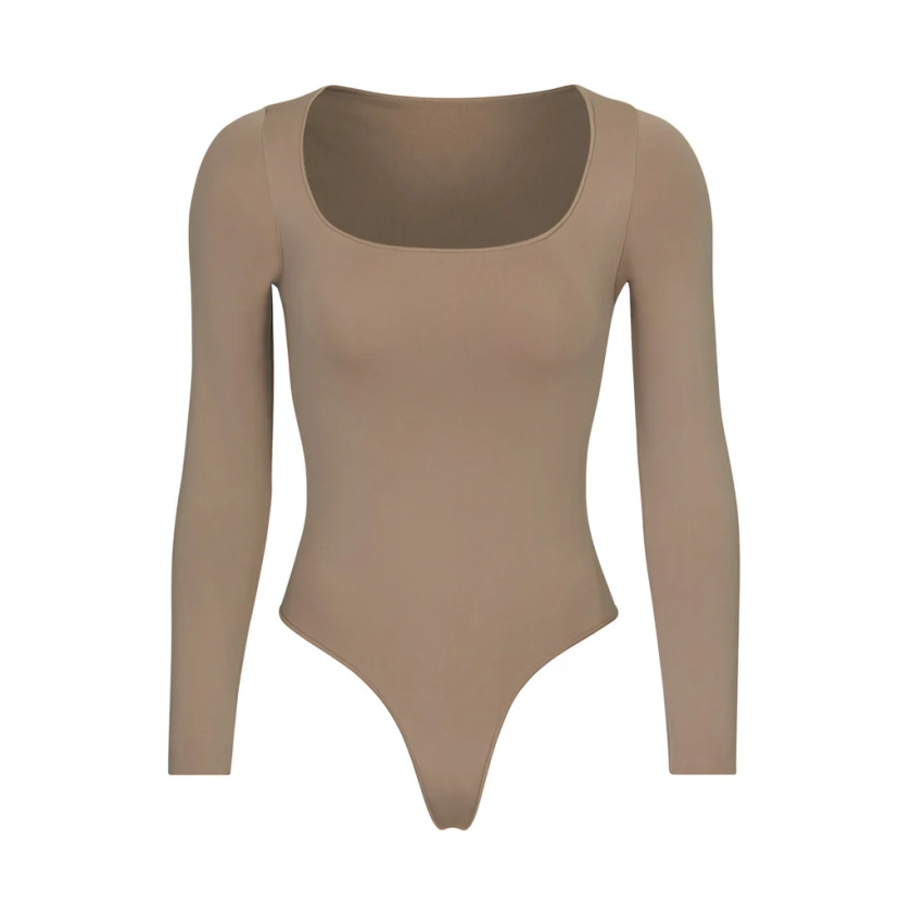 ESSENTIAL LONG SLEEVE SCOOP NECK BODYSUIT | DESERT