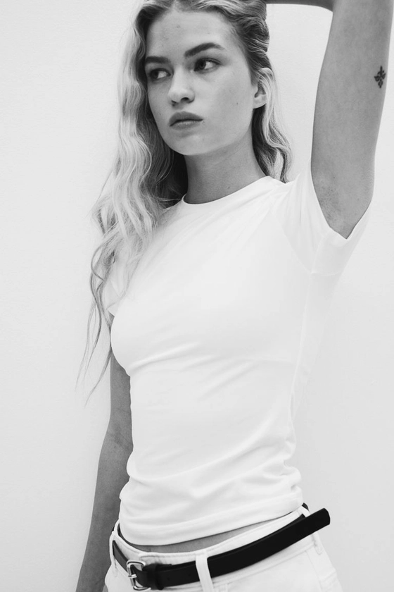 T-shirt ajusté - Encolure ronde - Manches courtes - Blanc - FEMME | H&M FR