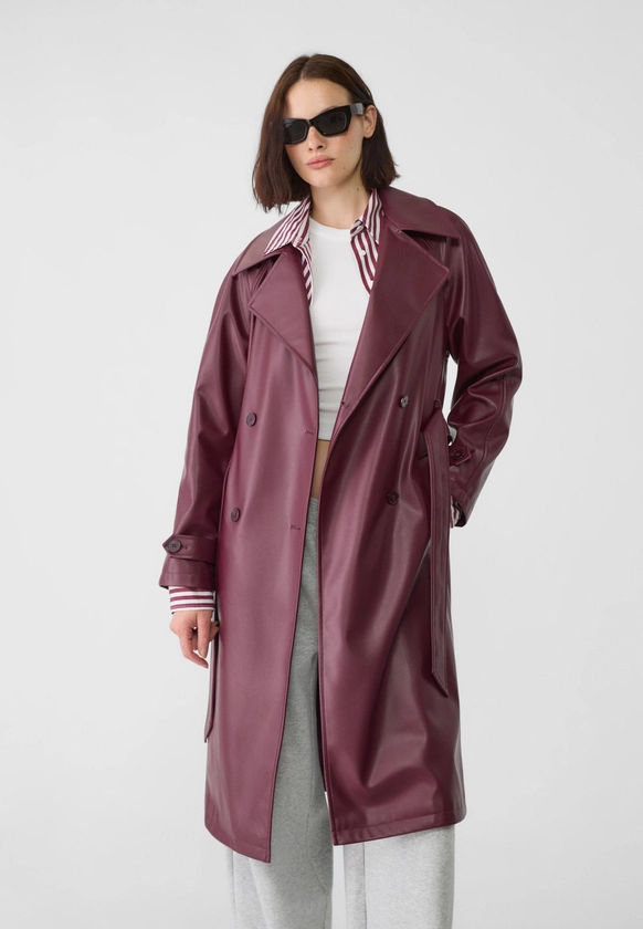 Trench long en similicuir - Mode femme | Stradivarius France