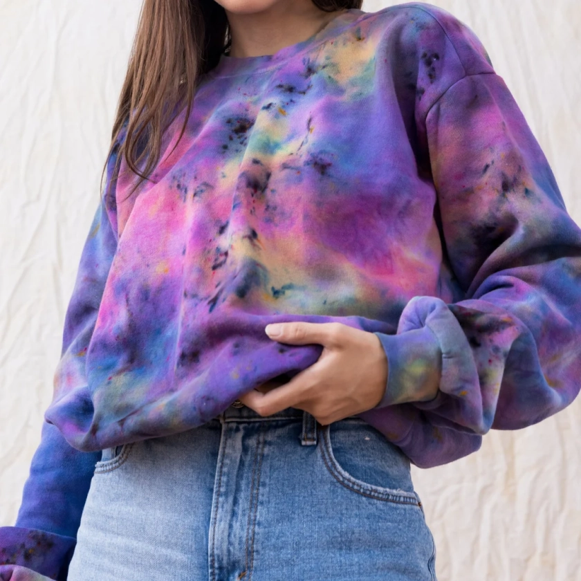 Violet Tie-Dye Sweatshirt: Psychedelic Fleece Meets Soft Comfort Wear, A Winter Essential & Perfect Gift for Mom