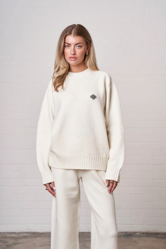 FLUFFY KNIT EMBLEM EMBROIDERED CREW - OFF WHITE