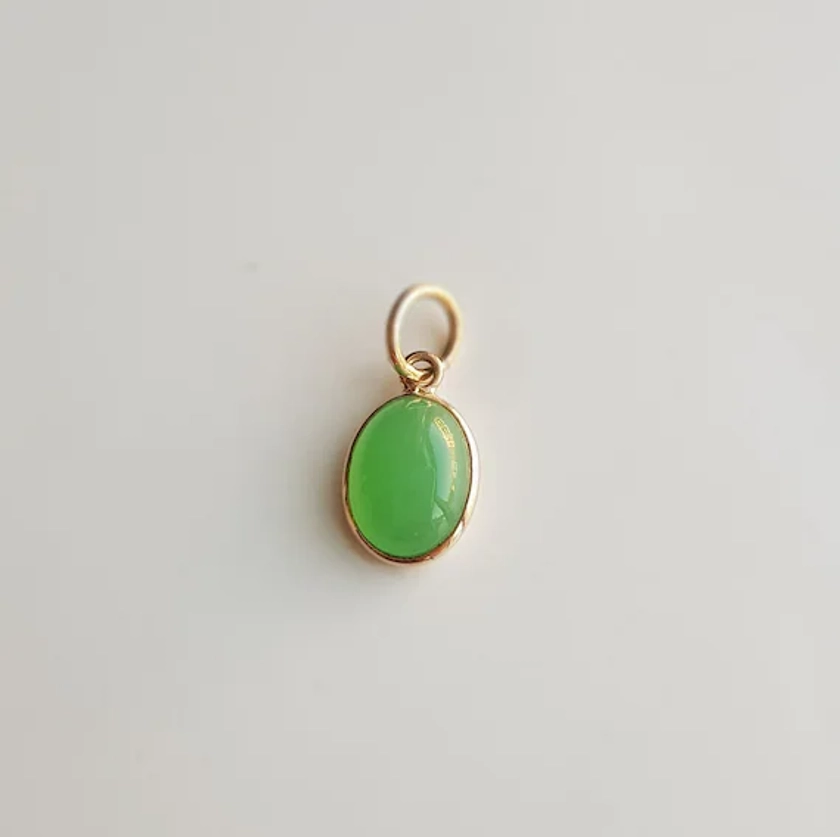 Green Chrysoprase 18k solid gold charm/Chrysoprase valentine pendant/Minimal lightweight charm for bracelet/May birthstone/Gift for her