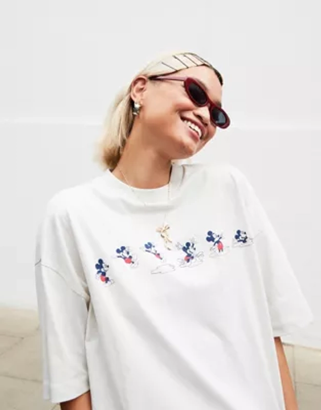 ASOS DESIGN - Disney - T-shirt unisexe oversize coupe carrée à imprimé Mickey Mouse - Taupe | ASOS