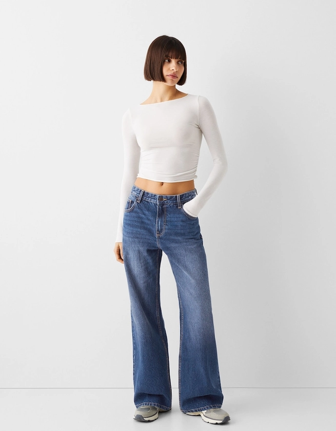 Wide-leg ’90s jeans