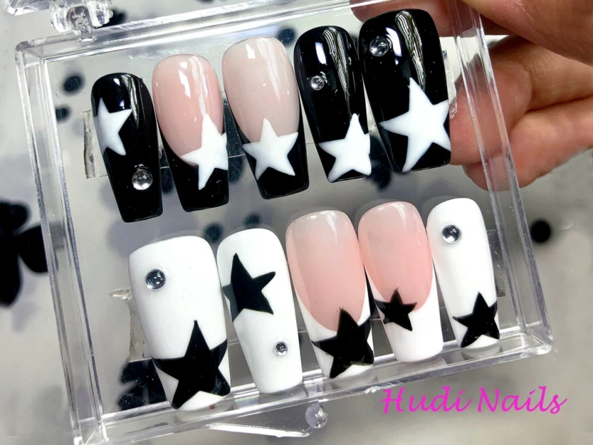 Starry Delight Press On Nails| French Tip Press-On Nails with Stars-Timeless Elegance at Your Fingertips| Kawaii Nails| HC05.