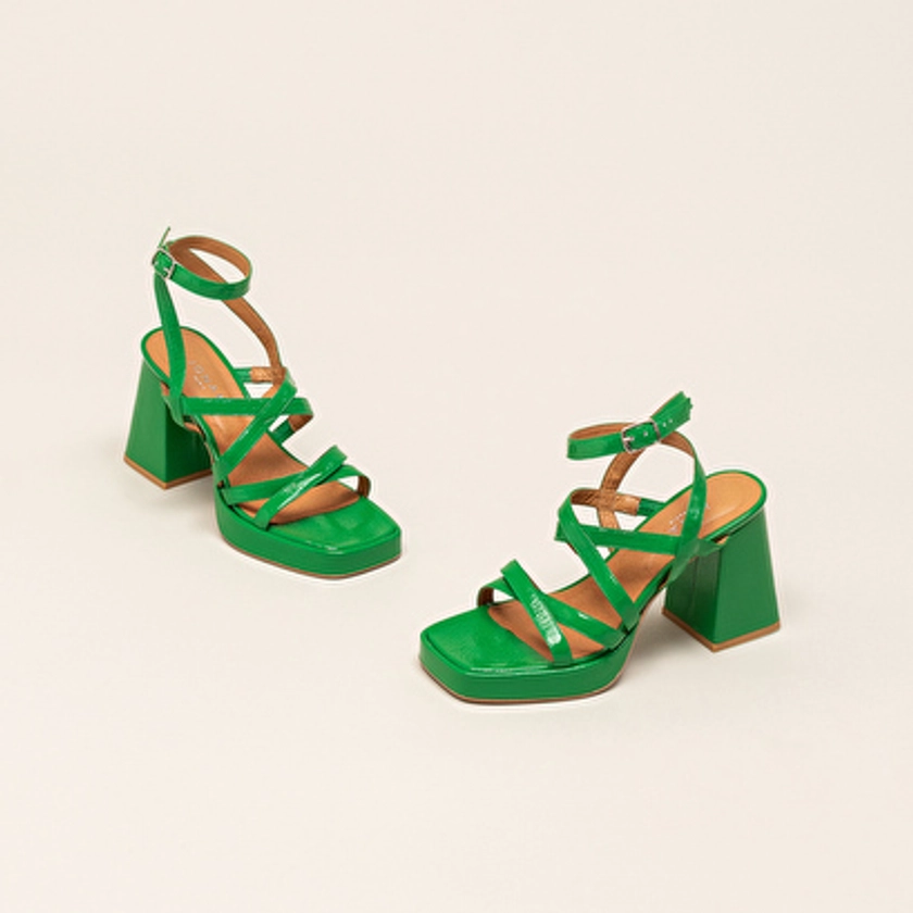 Sandales à brides croisées femme en vernis plissé vert | Jonak