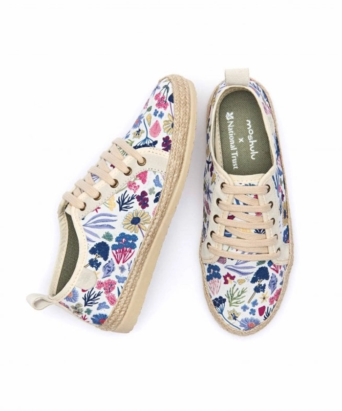 Wagtail organic cotton lace-up trainers