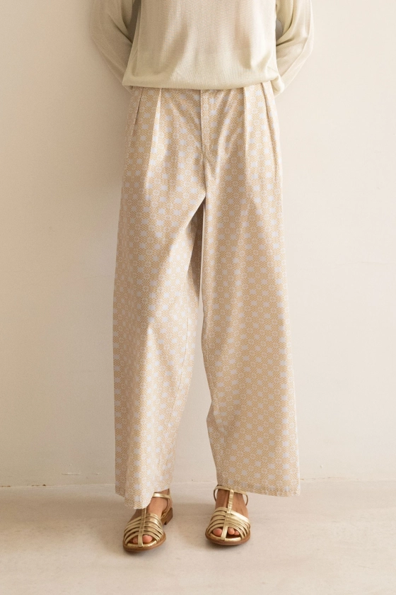 Geometric barrel leg trousers