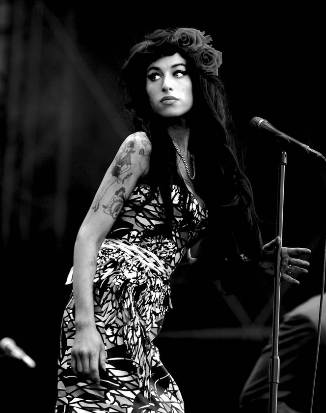Amy Winehouse black and white (2008) - Photographic print for sale