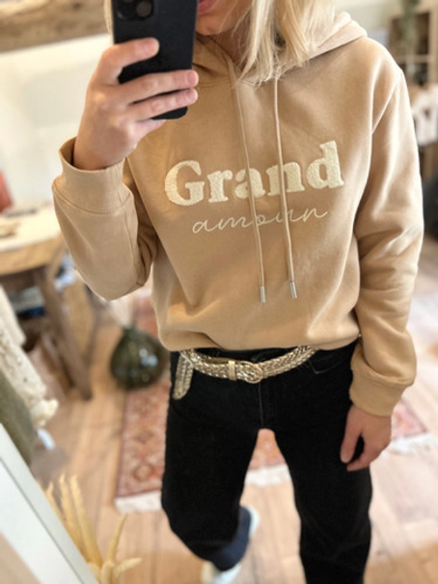 Sweat Grand Amour sable | AUX PETITS BONHEURS