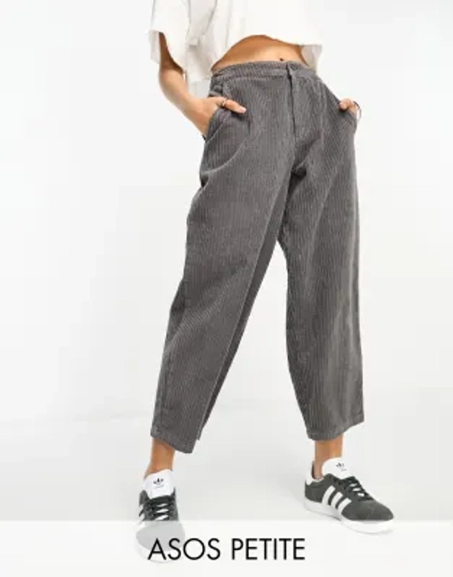 ASOS DESIGN Petite - Pantalon ample en velours côtelé - Gris | ASOS