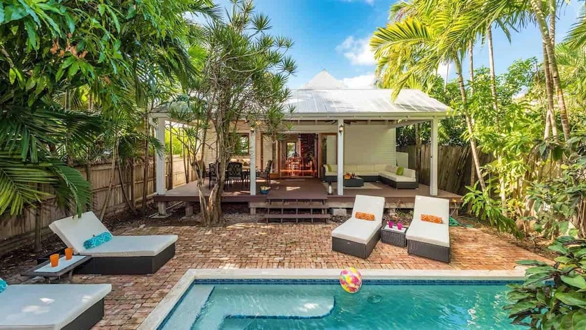 15 Best Airbnbs in Key West (Cottages, VRBOs, and more!)