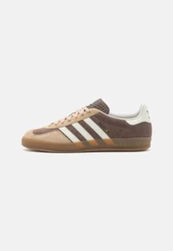 GAZELLE INDOOR - Sneaker low - earth strata/footwear white/magic beige