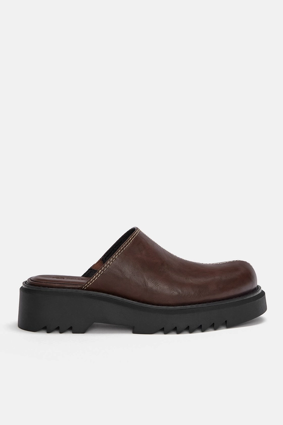 Clogs with topstitching - pull&bear