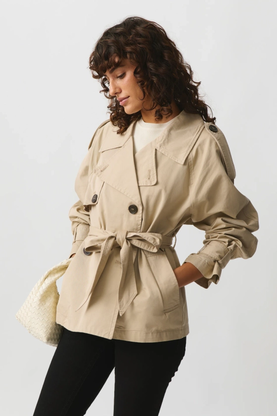 Short belted trench coat - White - Women - Gina Tricot
