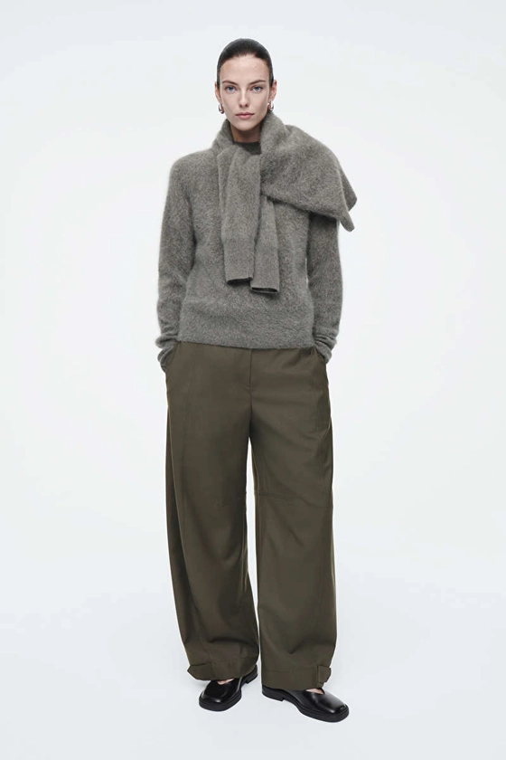 PANTALON WORKWEAR BARREL EN LAINE - Khaki - Trousers - COS