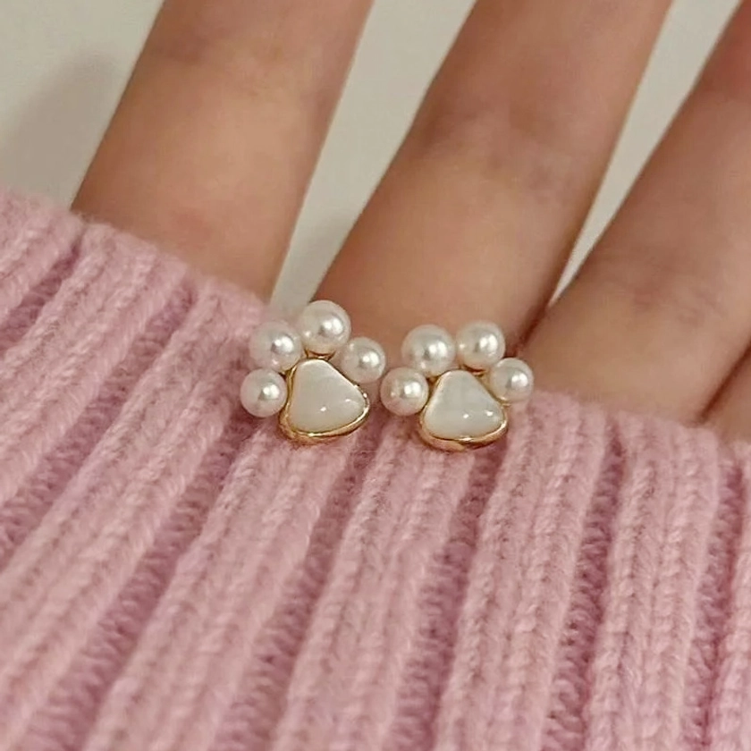 Check this out from Hi Pearl! Paw Freshwater Pearl Stud Earrings