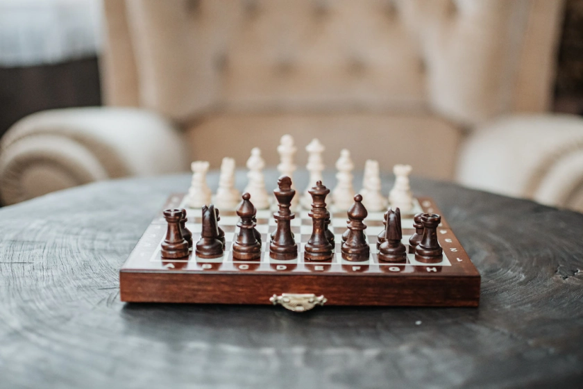 Petit jeu d'échecs magnétiques en bois, format voyage, portable, tout nouveau jeu d'échecs en bois fabriqué à la main, jeu de société, personnalisation, jeu de stratégie - Etsy France