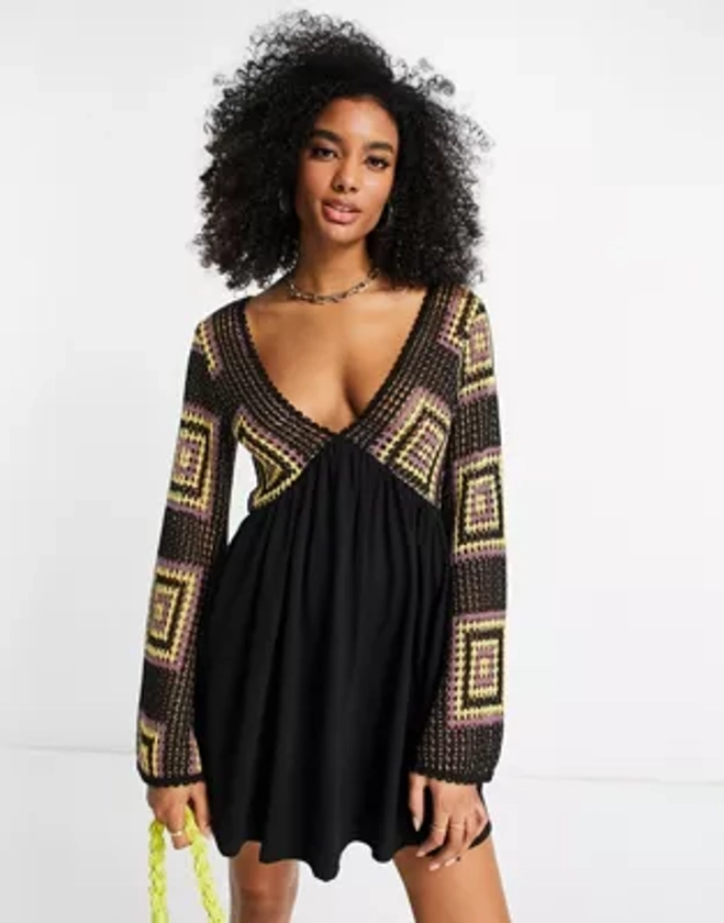 ASOS DESIGN - Robe courte en maille au crochet à manches évasées - Noir