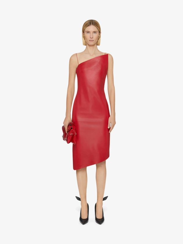 Robe asymétrique en cuir - rouge cerise | GIVENCHY FR