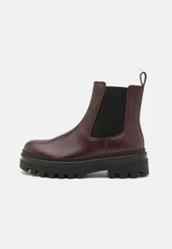 Calvin Klein Jeans LUGGED BOOT CHELSEA DRESS - Bottines - bitter chocolate/black/cognac - ZALANDO.FR