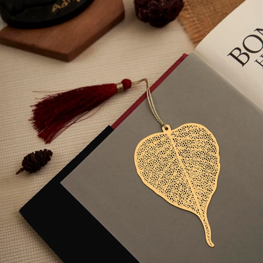 DecorTwist Premium Brass Metal Bookmarks Gold Bookmark with Tassel Gift for Readers and Book Lovers Girl Friend Teachers Student Birthday Gifts (Pipal Leaf Design, Pack of 1) : Amazon.in: Office Products