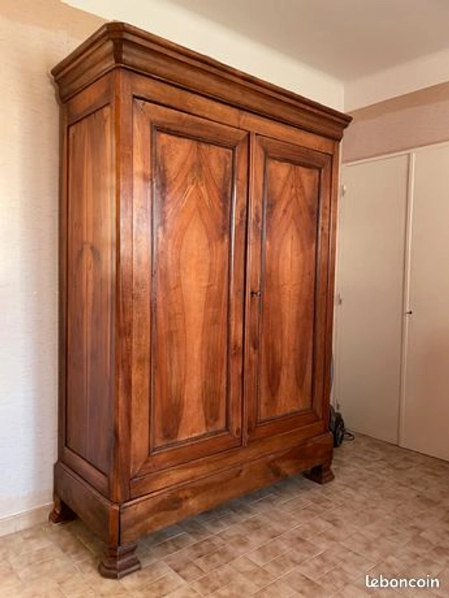 Grande armoire en bois massif double porte avec tiroir en bon état 210 x 150 x 55 cm