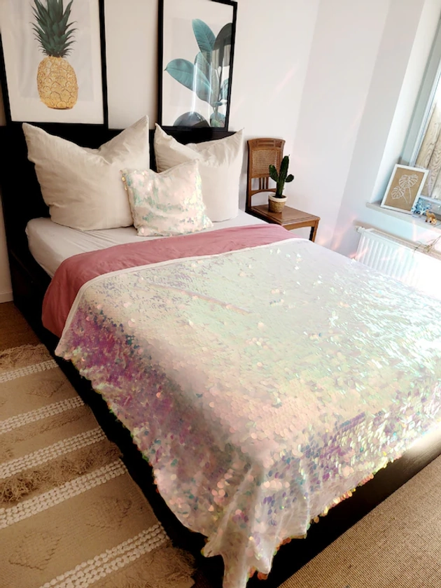 Extravagant sequin pillow cover, holographic big sequin pillow cover, glitter shimmering pillow, iridescent sequin pillow
