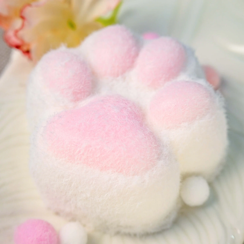 Maozhu（Adorable cat paws）