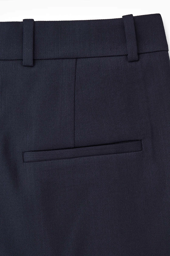 WIDE-LEG TAILORED WOOL TROUSERS - NAVY - COS
