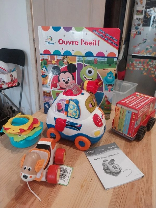 Jouets et livres bébé