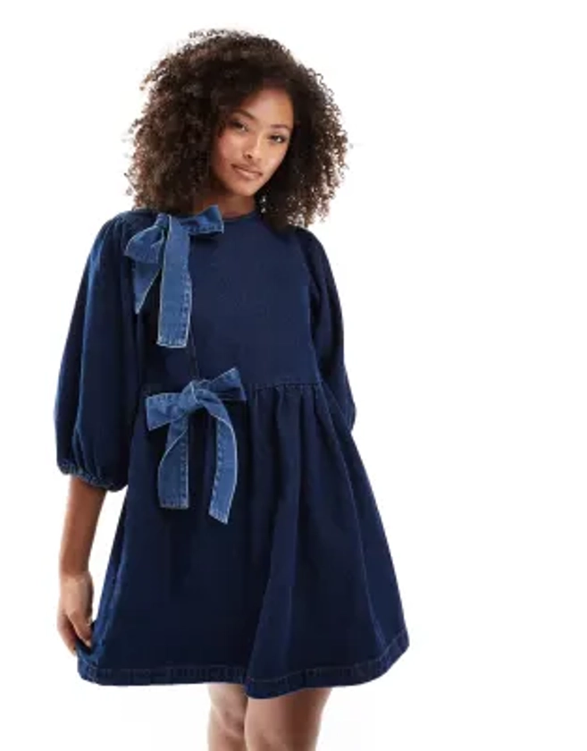 ASOS DESIGN - Robe en jean avec nœud asymétrique - Indigo