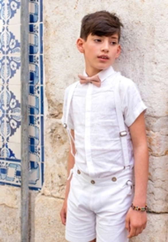 Chemise de cérémonie pour garçons en lin à manches courtes.