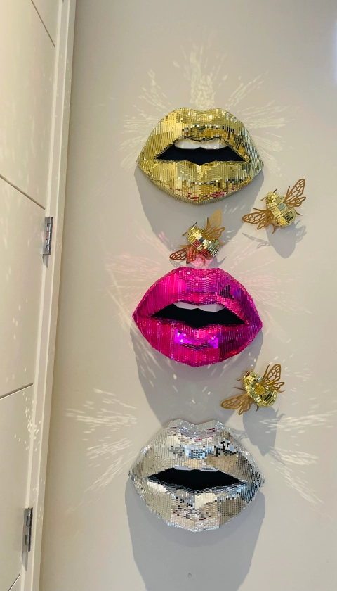 Mirror tiled lip art-coloured DISCO LIPS