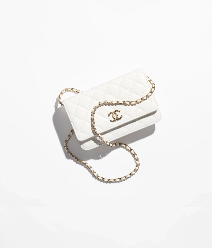 Carteira com corrente - Pele de bezerro brilhante granulada & metal dourado, branco — Moda | CHANEL