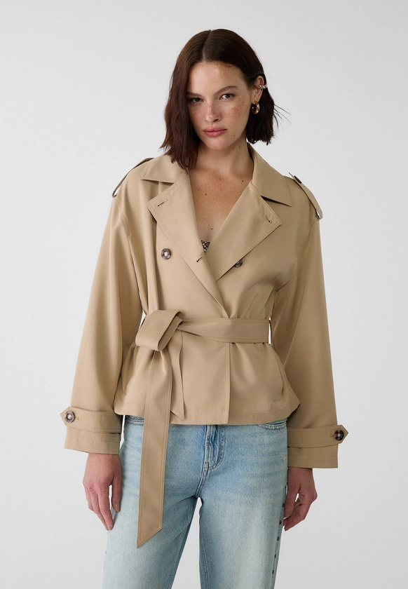 Trench court avec ceinture Stradivarius