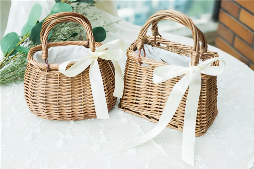 Flower Girl Basket / Simple Bridesmaid Basket / Hand Woven Basket / Willow Basket Moss Basket Rustic Basket Vintage Wedding Barn Wedding
